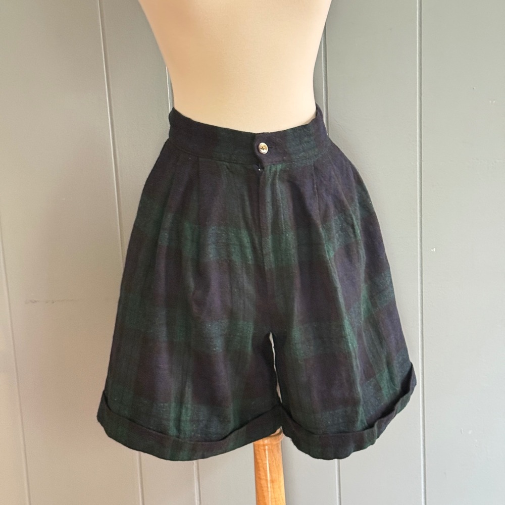 Vintage 90s Womens High Rise Pleated Long Shorts Black Watch Plaid Wool XS 23"